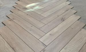 Installing herrinbone click lvt